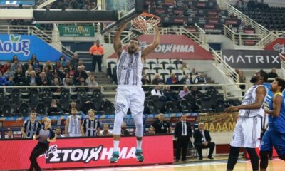 Ξαναφωνάζει παρών